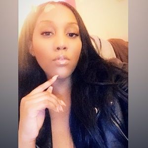 Meet your Posher, April